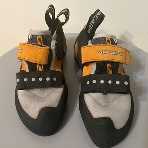 Scarpa Vapor V Climbing shoes. USw 7. Brand new!